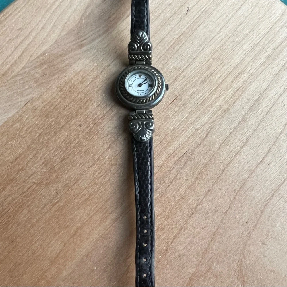 Brighton ladies dainty round Stockholm style fashion watch NEW BATTERY